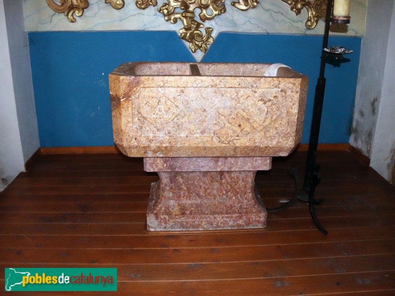 Jesús - Església de Sant Francesc. Pica baptismal (Foto: Albert Esteves, 2021) Jesús - Església de Sant Francesc. Pica baptismal