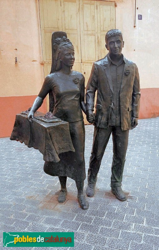 El Vendrell. Escultura <i>Parella del Pa Beneit</i>