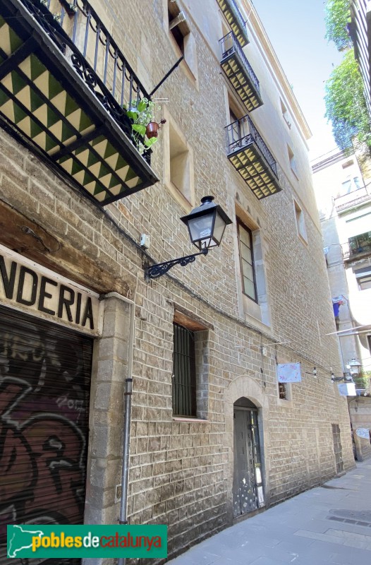 Barcelona - Carrer Mirallers, 2 (Foto: Albert Esteves, 2020) Barcelona - Carrer Mirallers, 2