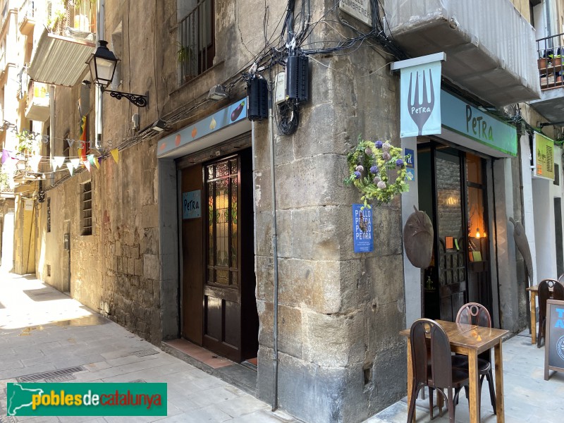 Barcelona - Bar Petra (Sombrerers, 13) (Foto: Albert Esteves, 2020) Barcelona - Bar Petra (Sombrerers, 13)