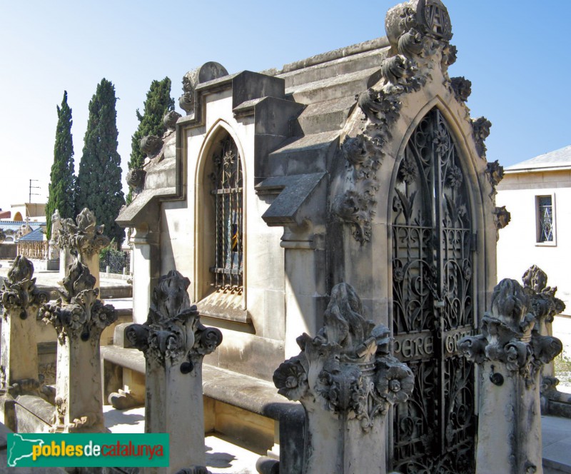 El Masnou - Cementiri. Panteó Pere-Grau Maristany (Foto: Albert Esteves, 2007) El Masnou - Cementiri. Panteó Pere-Grau Maristany