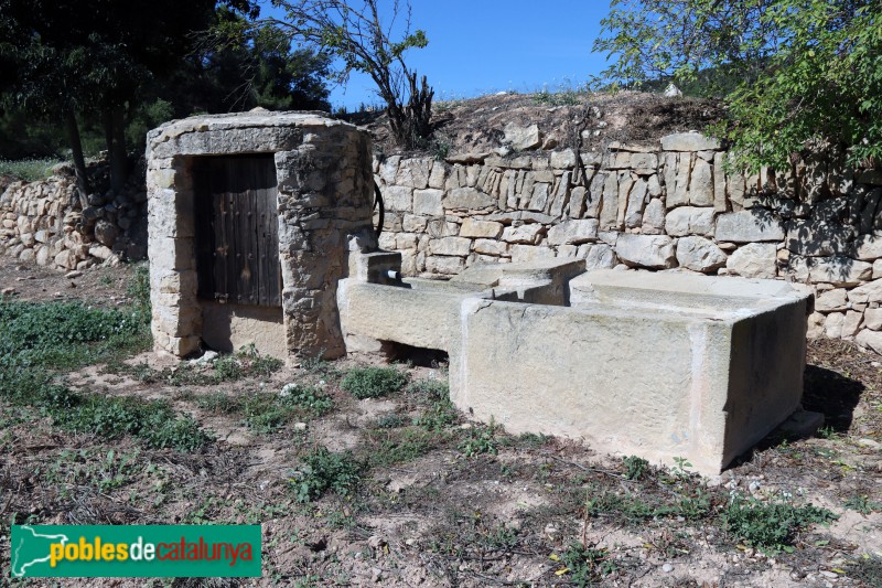 Tarrés - Pou i safareig del Freginal (Foto: Albert Esteves, 2021) Tarrés - Pou i safareig del Freginal