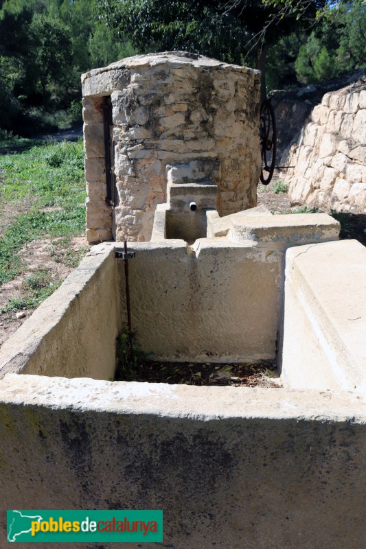 Tarrés - Pou i safareig del Freginal (Foto: Albert Esteves, 2021) Tarrés - Pou i safareig del Freginal