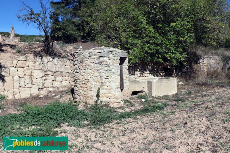 Tarrés - Pou i safareig del Freginal (Foto: Albert Esteves, 2021) Tarrés - Pou i safareig del Freginal