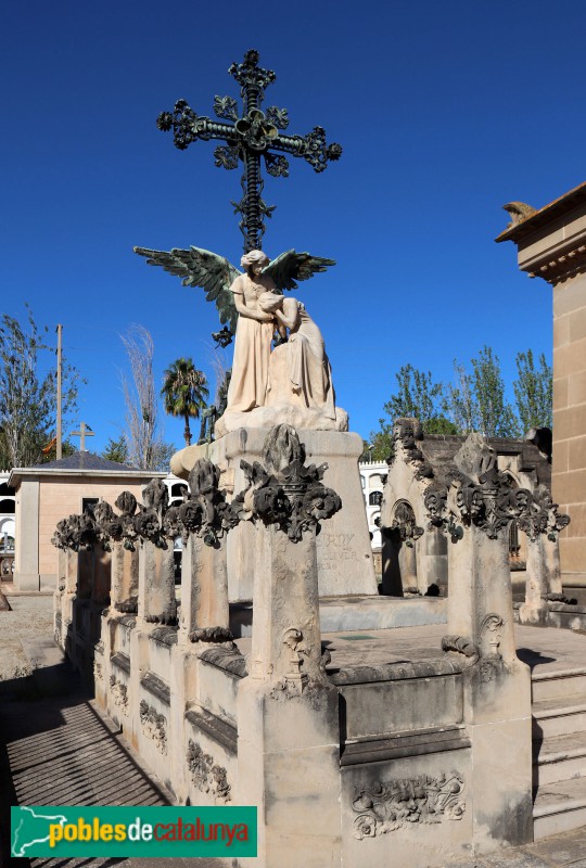 El Masnou - Cementiri. Sepulcre Pere-Grau Maristany (Foto: Albert Esteves, 2021) El Masnou - Cementiri. Sepulcre Pere-Grau Maristany