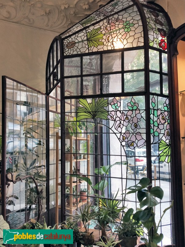 Barcelona - Farmàcia Viladot (Foto: Anna Corcoll, 2021) Barcelona - Farmàcia Viladot