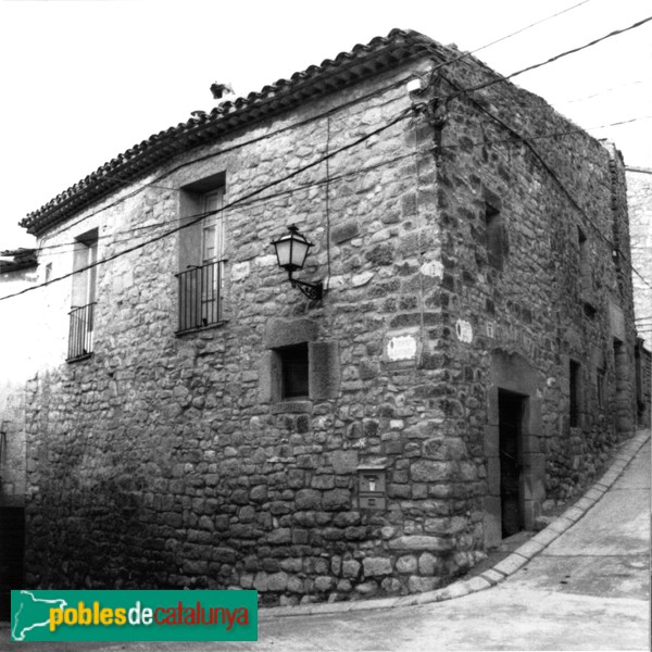 Fulleda - Antic forn (Foto: Carme Aixalà -invarquit.gencat.cat-, 1990) Fulleda - Antic forn