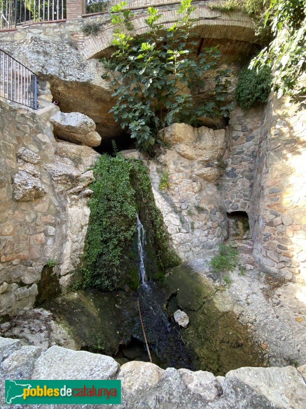 Vimbodí - Salt d'aigua del Gorg (Foto: Albert Esteves, 2021) Vimbodí - Salt d'aigua del Gorg