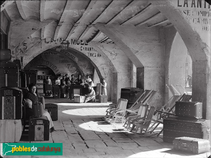 Voltes dels encants abans de la reforma. Arxiu Fotogràfic de Barcelona, 1908 Voltes dels encants abans de la reforma. Arxiu Fotogràfic de Barcelona, 1908