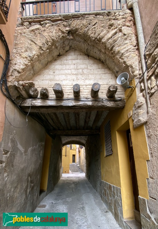 Vimbodí - Volta del carrer de la Font (Foto: Albert Esteves, 2021) Vimbodí - Volta del carrer de la Font