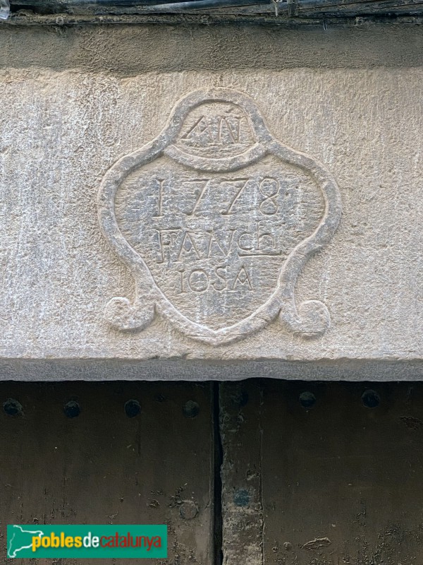 Vimbodí - Detall d'una llinda del carrer Major (Foto: Albert Esteves, 2021) Vimbodí - Detall d'una llinda del carrer Major
