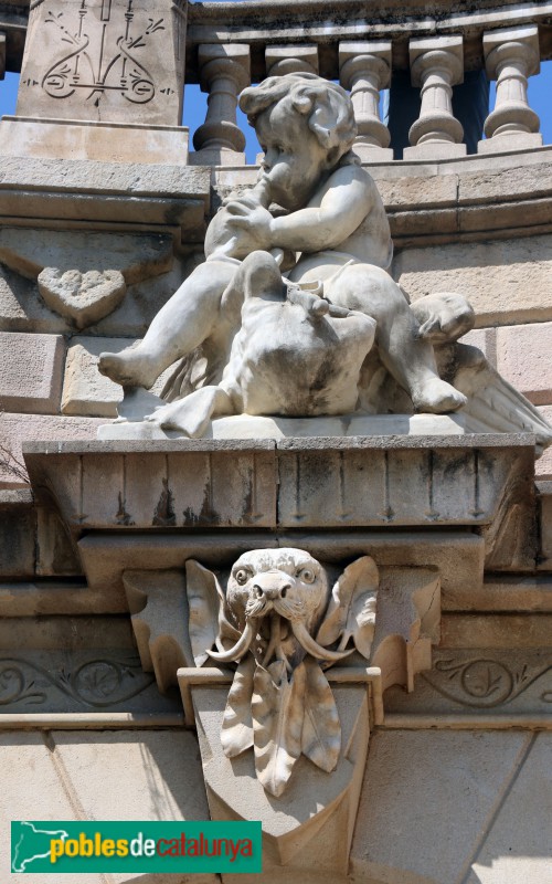 Barcelona - Parc de la Ciutadella. Cascada. Nens (Foto: Albert Esteves, 2021) Barcelona - Parc de la Ciutadella. Cascada. Nens