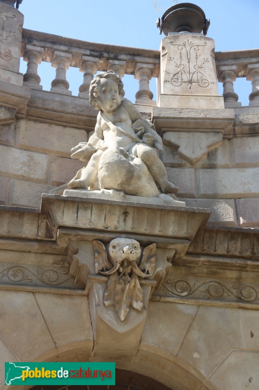 Barcelona - Parc de la Ciutadella. Cascada. Nens (Foto: Albert Esteves, 2021) Barcelona - Parc de la Ciutadella. Cascada. Nens