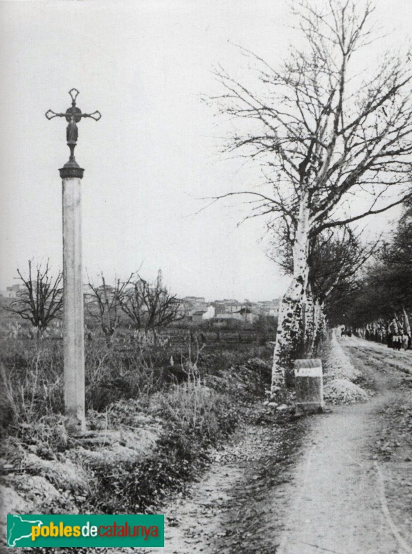 Les Borges Blanques - Creu del Feixuc, a la ctra. de Lleida (Foto: Albert Bastardes, del llibre Les Creus al Vent, 1916) Les Borges Blanques - Creu del Feixuc, a la ctra. de Lleida