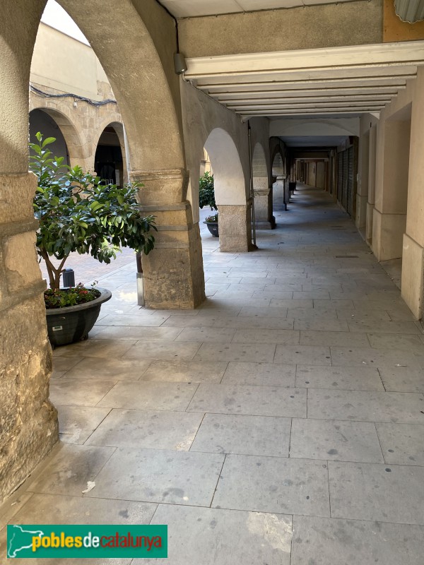 Juneda - Carrer dels Porxos (carrer Major) (Foto: Albert Esteves, 2021) Juneda - Carrer dels Porxos (carrer Major)