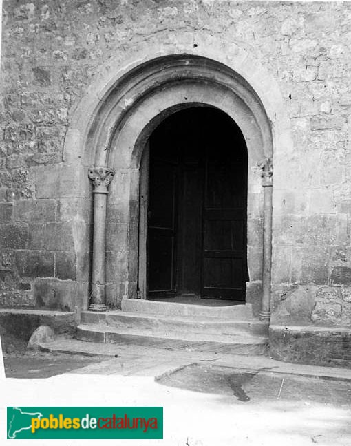Granollers - Porta de l'església romànica de Sant Esteve (Foto: <i>Josep Salvany -Fons Salvany. Biblioteca de Catalunya-</i>, 1915) Granollers - Porta de l'església romànica de Sant Esteve