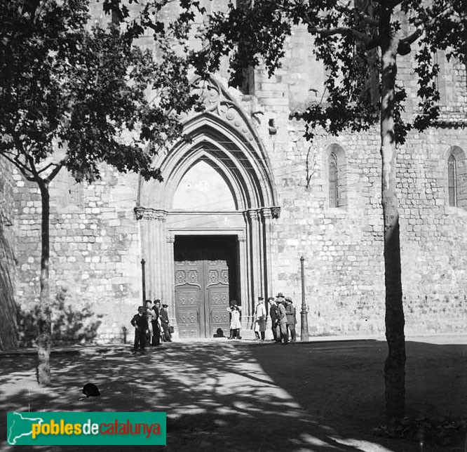 Granollers - Porta de l'església gòtica de Sant Esteve (Foto: <i>Josep Salvany -Fons Salvany. Biblioteca de Catalunya-</i>, 1915) Granollers - Porta de l'església gòtica de Sant Esteve