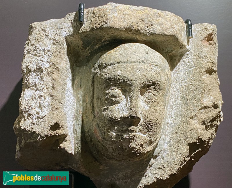 Granollers - Mènsula de l'antiga església, segle XV. Museu de Granollers (Foto: Albert Esteves, 2021) Granollers - Mènsula de l'antiga església, segle XV. Museu de Granollers