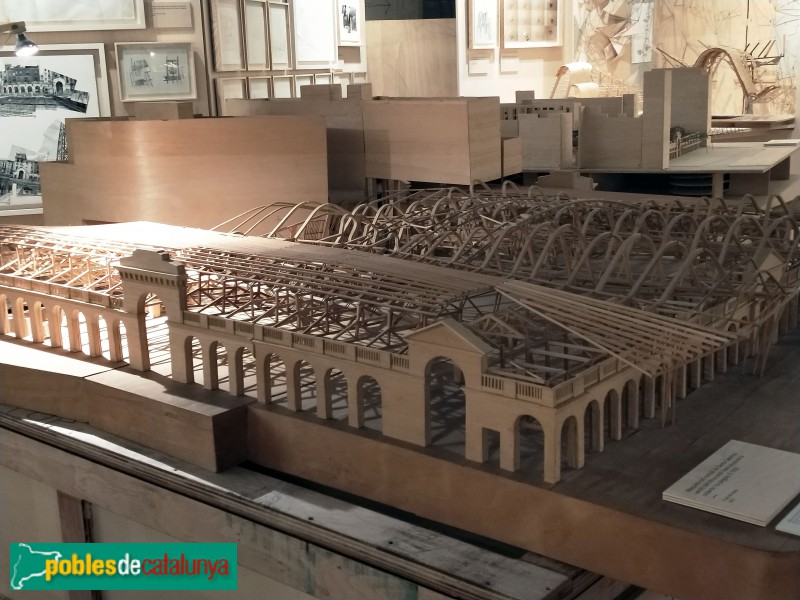Maqueta original del mercat. Exposició sobre Miralles al MUHBA (Foto: Anna Corcoll, 2021) Maqueta original del mercat. Exposició sobre Miralles al MUHBA