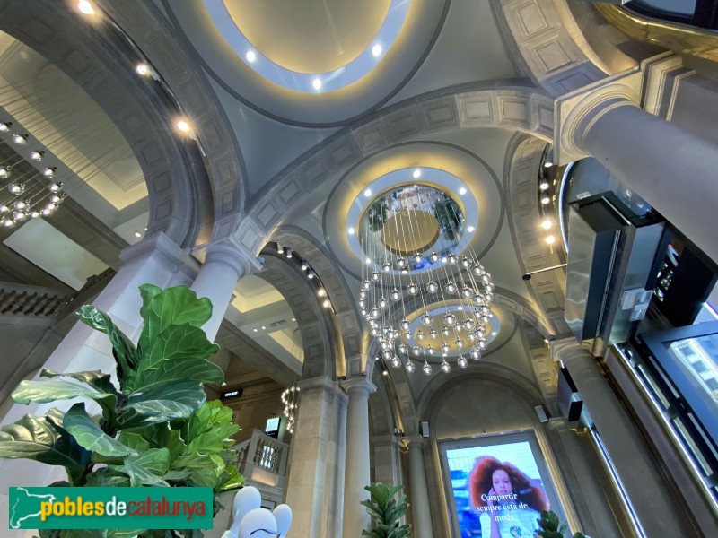 Barcelona - Banc Rural i Mediterrani (Passeig de Gràcia, 16) (Foto: Albert Esteves, 2021) Barcelona - Banc Rural i Mediterrani (Passeig de Gràcia, 16)