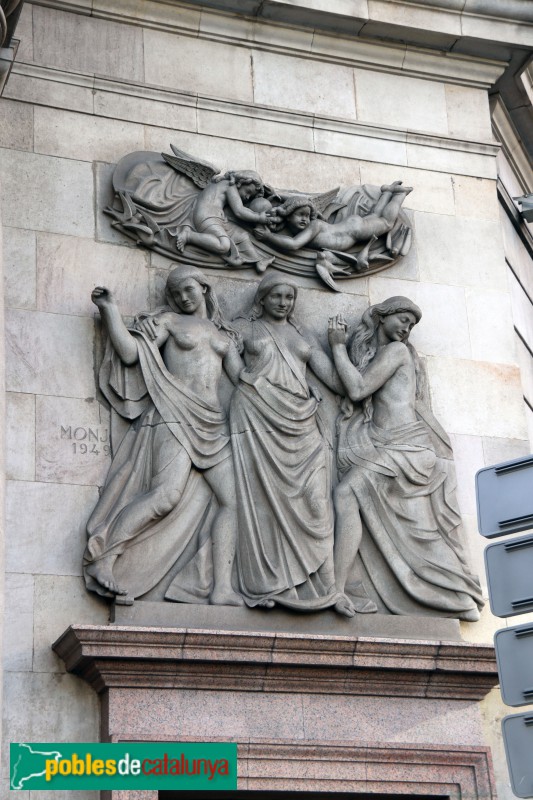 Barcelona - Passeig de Gràcia, 11 - Relleu d'Enric Monjo (Foto: Albert Esteves, 2021) Barcelona - Passeig de Gràcia, 11 - Relleu d'Enric Monjo