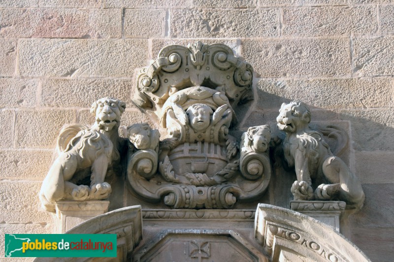 Caldes de Montbui - Església de Santa Maria. Portada barroca. Detall (Foto: Albert Esteves, 2022) Caldes de Montbui - Església de Santa Maria. Portada barroca. Detall