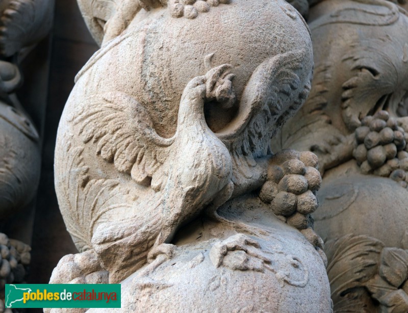 Caldes de Montbui - Església de Santa Maria. Portada barroca. Detall (Foto: Albert Esteves, 2022) Caldes de Montbui - Església de Santa Maria. Portada barroca. Detall