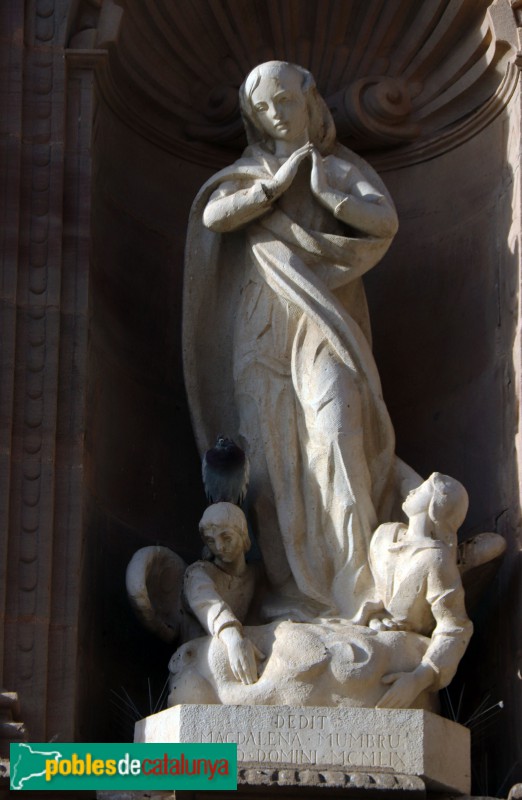 Caldes de Montbui - Església de Santa Maria. Portada barroca. Detall (Foto: Albert Esteves, 2022) Caldes de Montbui - Església de Santa Maria. Portada barroca. Detall