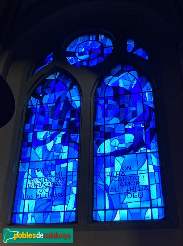 Caldes de Montbui - Església de Santa Maria. Vitrall de Joan Vila-Grau (Foto: Albert Esteves, 2022) Caldes de Montbui - Església de Santa Maria. Vitrall de Joan Vila-Grau