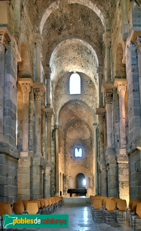 Port de la Selva - Sant Pere de Rodes. Nau central de l'església (Foto: Vicenç Valcárcel, 2020) Port de la Selva - Sant Pere de Rodes. Nau central de l'església
