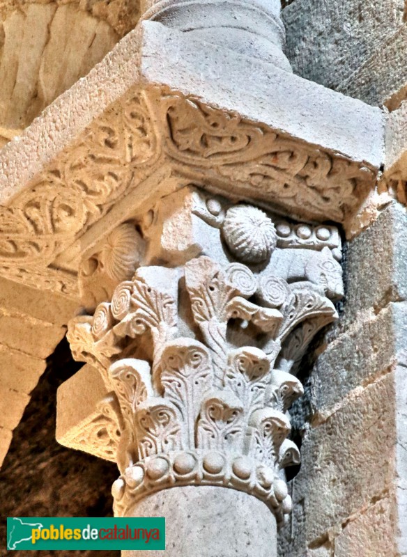 Port de la Selva - Sant Pere de Rodes. Nau central. Capitell corinti (Foto: Vicenç Valcárcel, 2020) Port de la Selva - Sant Pere de Rodes. Nau central. Capitell corinti