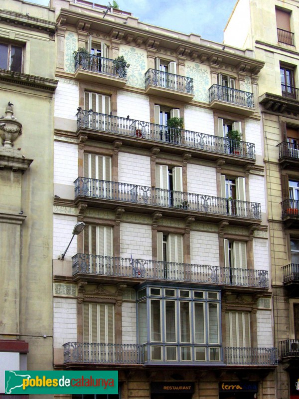 Barcelona - Via Laietana, 55 (Foto: Albert Esteves, 2006) Barcelona - Via Laietana, 55