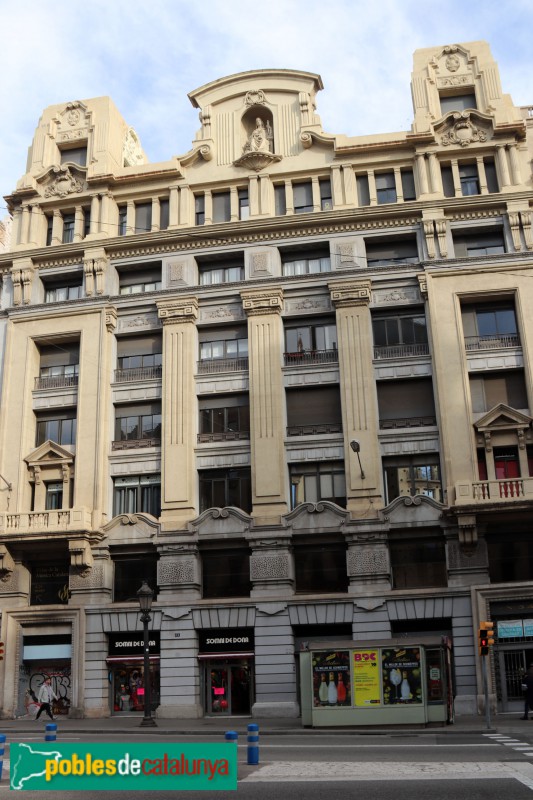 Barcelona - Edifici La Equitativa (Foto: Albert Esteves, 2022) Barcelona - Edifici La Equitativa