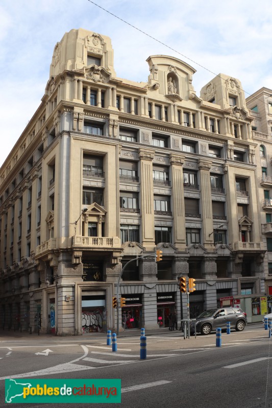 Barcelona - Edifici La Equitativa (Foto: Albert Esteves, 2022) Barcelona - Edifici La Equitativa