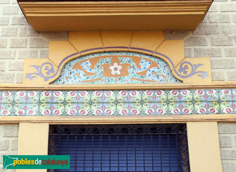 Caldes de Montbui - Casa Mansana (Foto: Albert Esteves, 2022) Caldes de Montbui - Casa Mansana