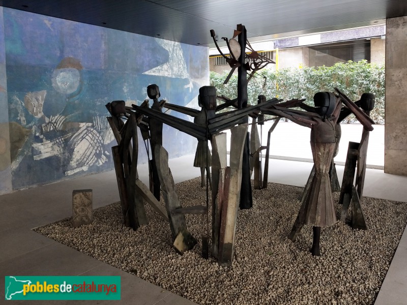 Barcelona - Johann Sebastian Bach, 11. Escultura La Sardana (Guinovart) (Foto: Anna Corcoll, 2021) Barcelona - Johann Sebastian Bach, 11. Escultura La Sardana (Guinovart)