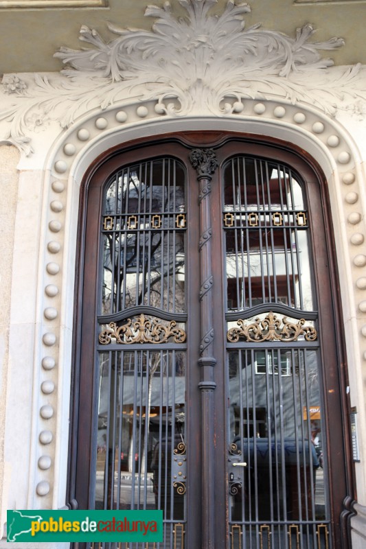 Barcelona - París, 202 (Foto: Albert Esteves, 2022) Barcelona - París, 202