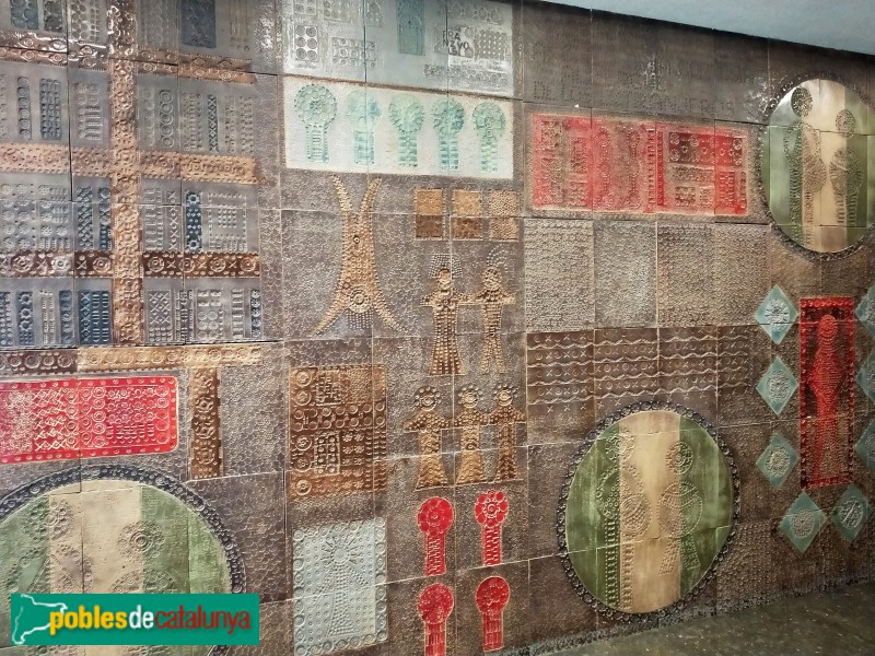 Barcelona - Torre Cervantes. Mosaic al vestíbul (Foto: Anna Corcoll, 2022) Barcelona - Torre Cervantes. Mosaic al vestíbul