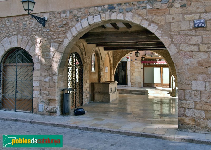 Montblanc - Porxos del Cal Malet (Foto: Vicenç Valcárcel, 2022) Montblanc - Porxos del Cal Malet