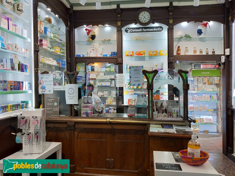 Barcelona - Farmàcia de la Llana (Foto: Anna Corcoll, 2022) Barcelona - Farmàcia de la Llana