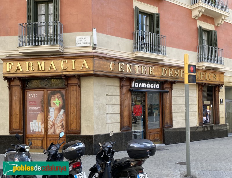 Barcelona - Farmàcia Vintró (Ara Higueras-Álvarez) (Foto: Albert Esteves, 2022) Barcelona - Farmàcia Vintró (Ara Higueras-Álvarez)