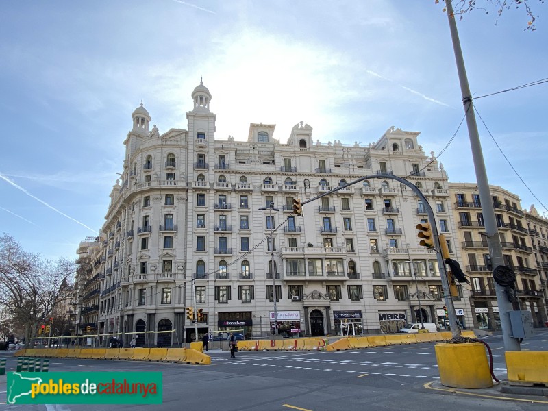 Barcelona - Diagonal 327-331 (Foto: Albert Esteves, 2022) Barcelona - Diagonal 327-331
