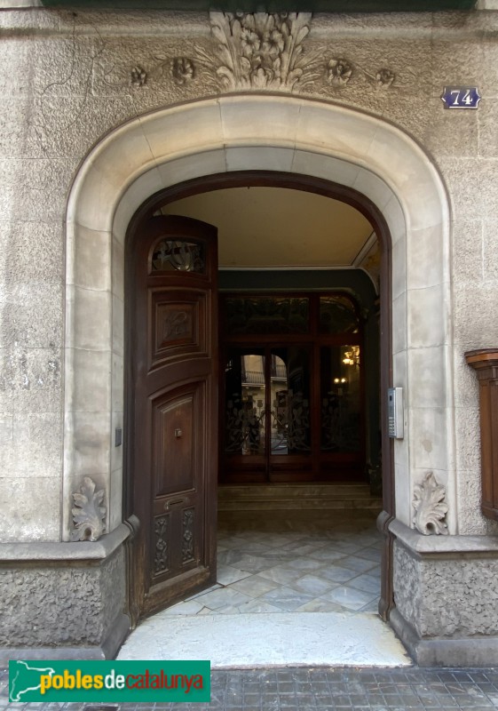 Barcelona - Roger de Llúria, 74 (Foto: Albert Esteves, 2022) Barcelona - Roger de Llúria, 74