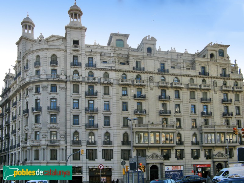 Barcelona - Avinguda Diagonal 327-331 (Foto: Albert Esteves, 2008) Barcelona - Avinguda Diagonal 327-331