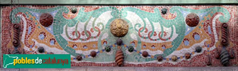 Barcelona - Casa Comalat. Façana Còrsega (Foto: Albert Esteves, 2022) Barcelona - Casa Comalat. Façana Còrsega