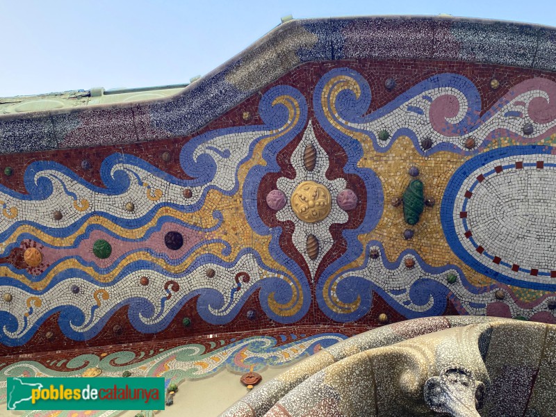 Barcelona - Casa Comalat. Façana Còrsega (Foto: Albert Esteves, 2022) Barcelona - Casa Comalat. Façana Còrsega