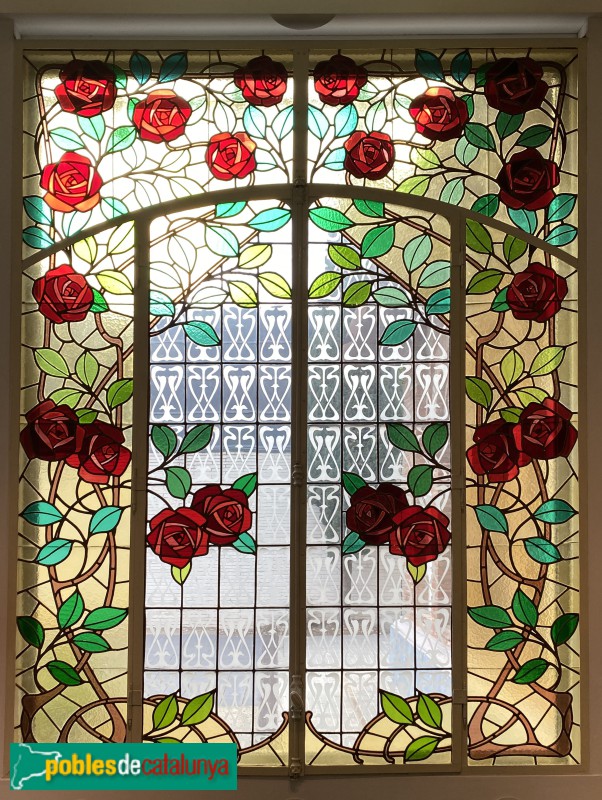 Cerdanyola - Vitrall de les roses (Foto: Albert Esteves, 2022) Cerdanyola - Vitrall de les roses