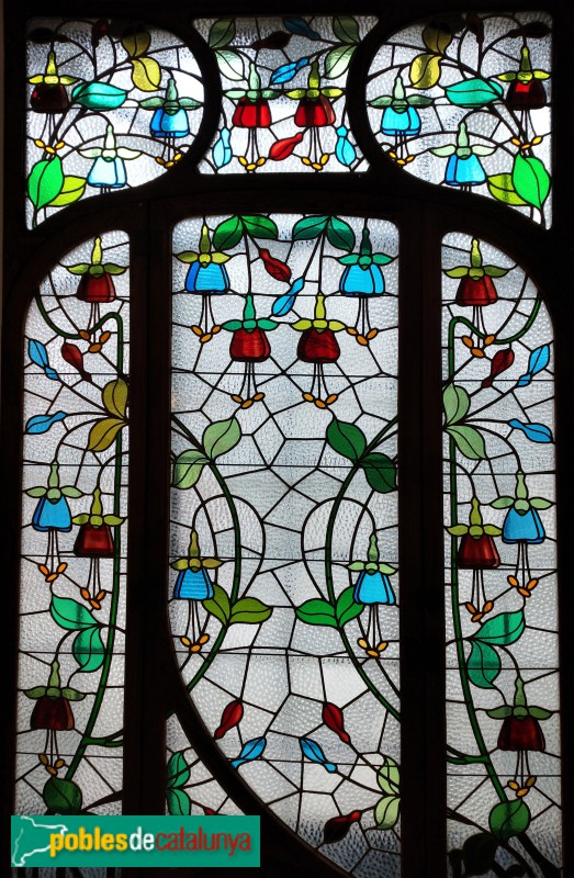 Cerdanyola - Vitrall de la porta (Foto: Albert Esteves, 2022) Cerdanyola - Vitrall de la porta
