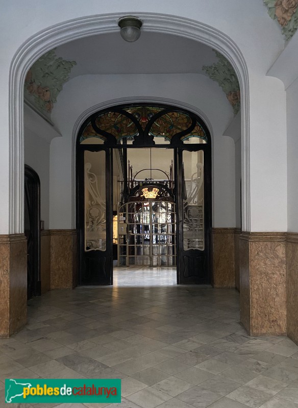 Barcelona - Ausiàs Marc, 42-46 (Foto: Albert Esteves, 2022) Barcelona - Ausiàs Marc, 42-46