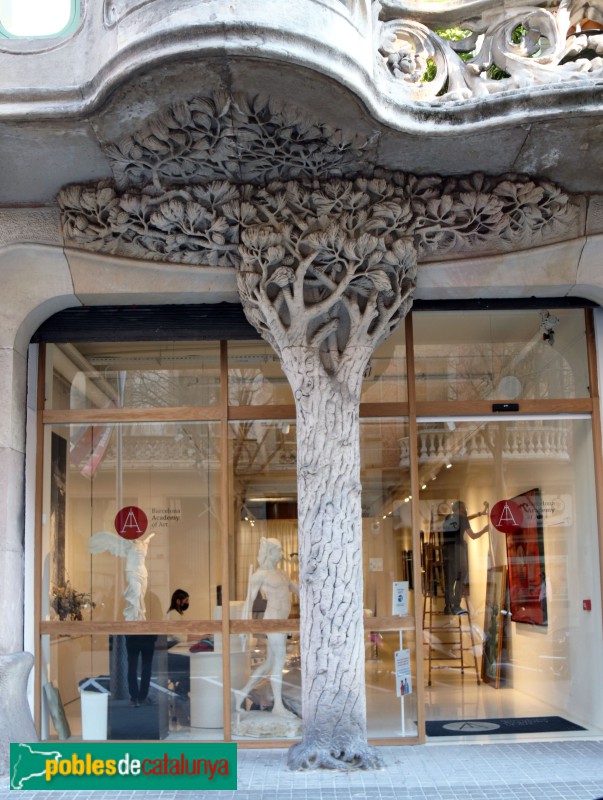 Barcelona - Ausiàs Marc, 42-46 (Foto: Albert Esteves, 2022) Barcelona - Ausiàs Marc, 42-46